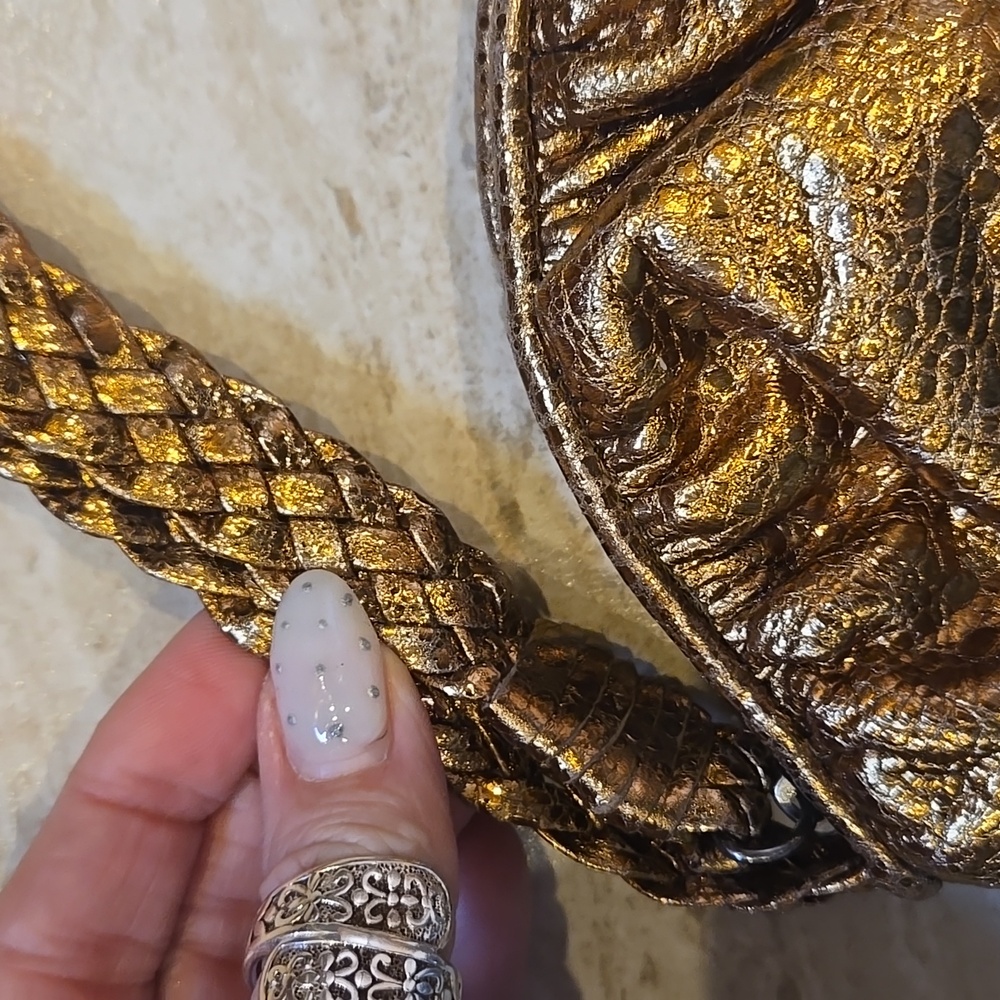 Kristen Aronsson Metallic Patterned Gold Zipper Clutch - Picture 9 of 9